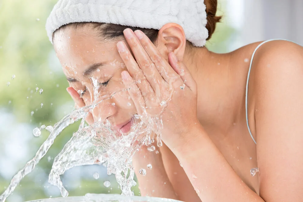 The Best Morning Skin Care Routine for Dry Skin 1 image of Top Morning Skin Care Routine for Dry Skin by gentle cleansing