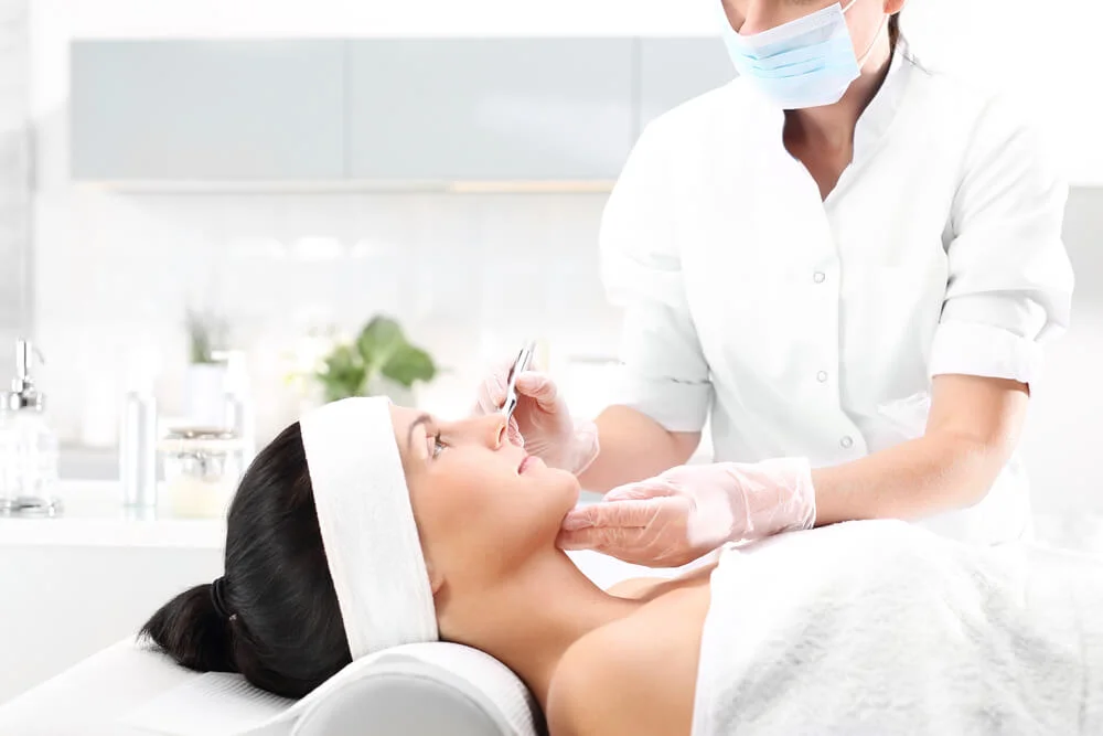 Nanoneedling: ¿Qué es y cómo funciona? 1 Nanoneedling imagen de tratamiento en el mejor Plantation Med Spa en Florida